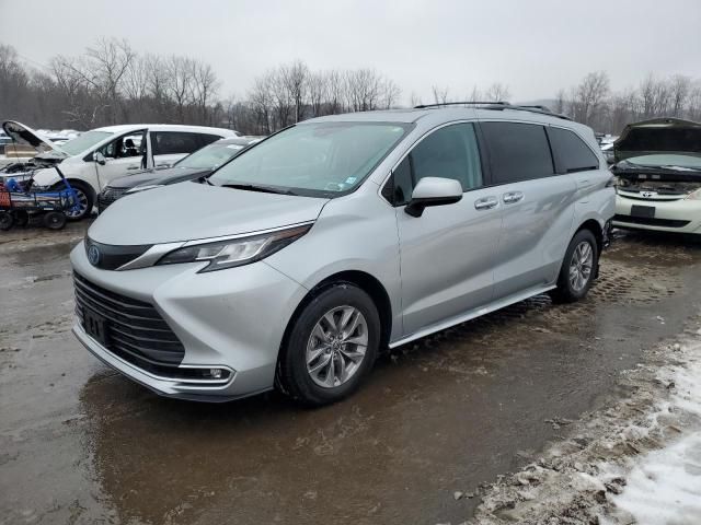 2022 Toyota Sienna XLE