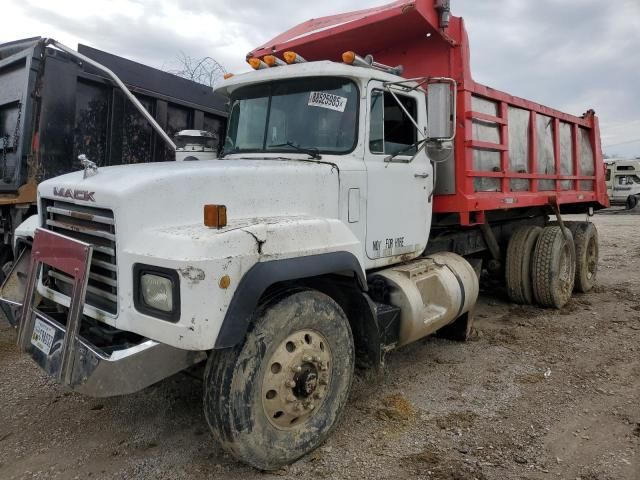 2000 Mack RB688S