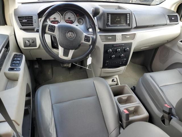 2011 Volkswagen Routan SE