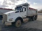 2017 Kenworth Construction T880