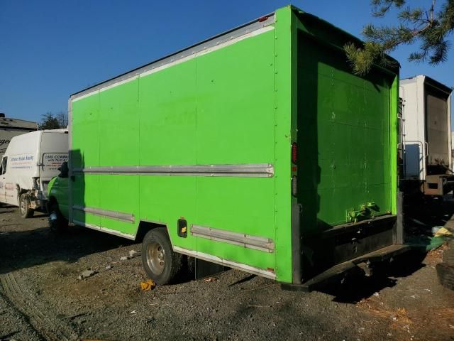 2011 Ford Econoline E350 Super Duty Cutaway Van