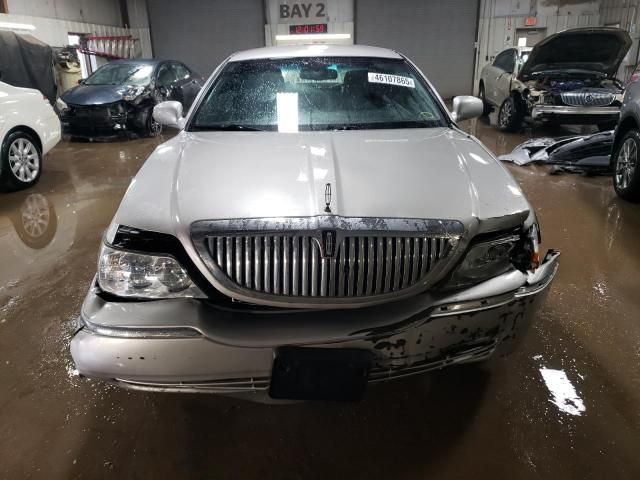 2011 Lincoln Town Car Signature Limited