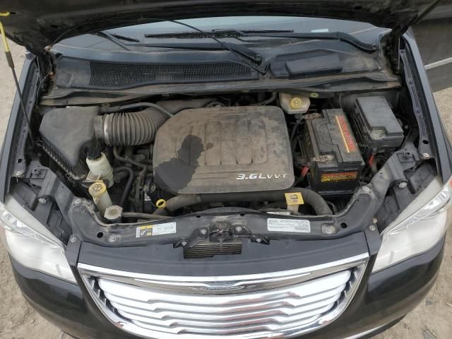 2016 Chrysler Town & Country Touring