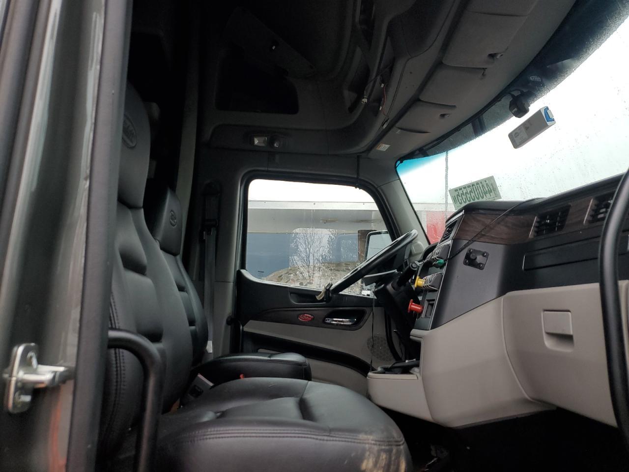 2023 Peterbilt 579 Semi Truck