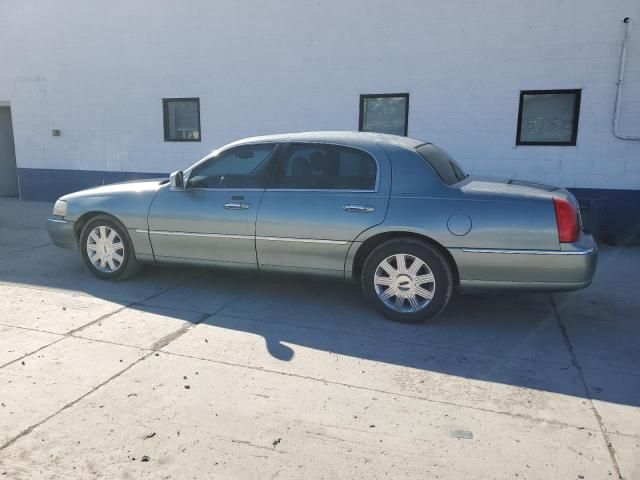 2005 Lincoln Town Car Signature Limited