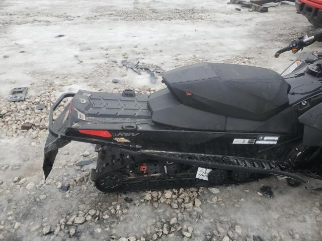 2018 Skidoo 2018 Skidoo Snowbmobil