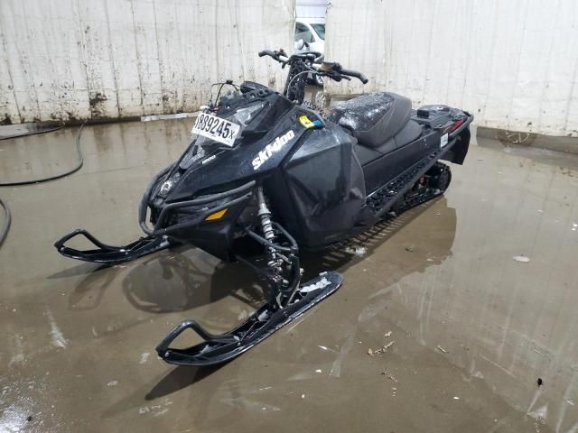 2018 Skidoo 2018 Skidoo Snowmobile