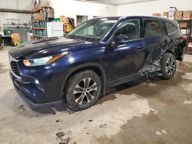 2022 Toyota Highlander XLE