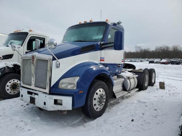 2016 Kenworth Construction T880