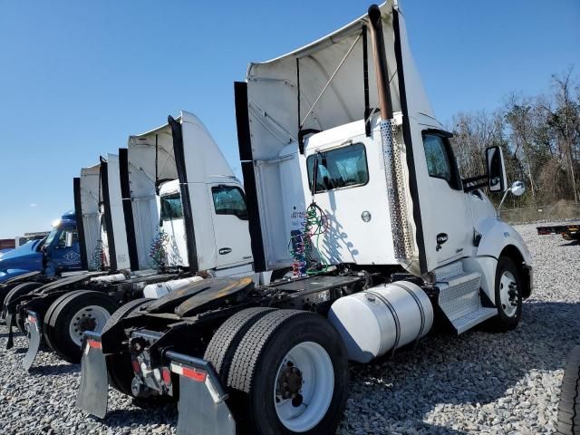 2014 Kenworth Construction T680