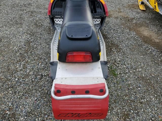 2002 Skidoo 2002 Skidoo Snowmobile