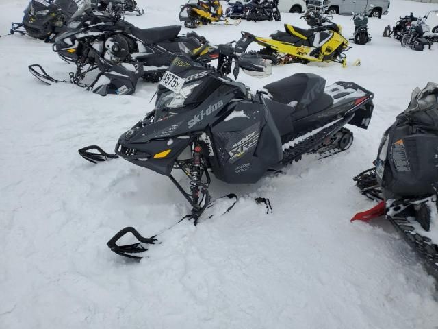 2016 Skidoo 2016 Skidoo Snowbmobil