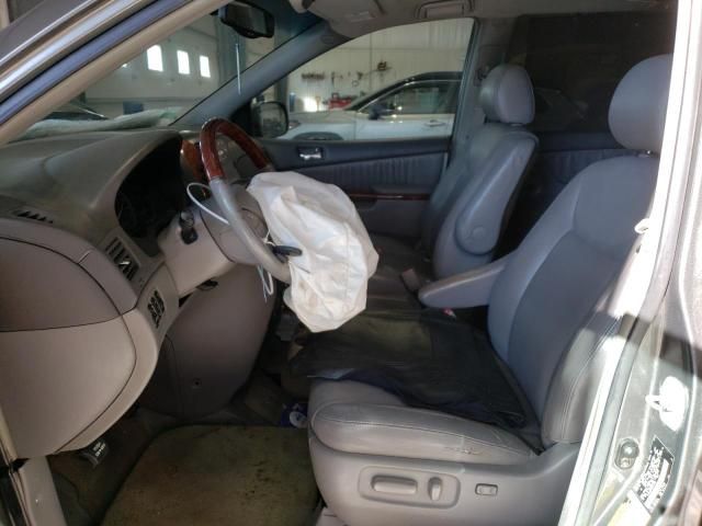 2005 Toyota Sienna XLE