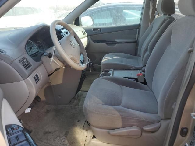 2005 Toyota Sienna CE