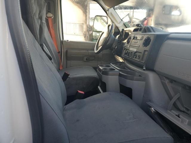 2019 Ford Econoline E450 Super Duty Cutaway Van
