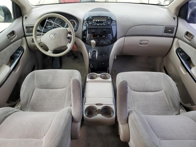 2004 Toyota Sienna CE