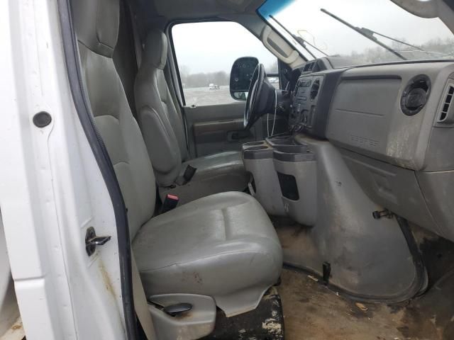 2019 Ford Econoline E450 Super Duty Cutaway Van