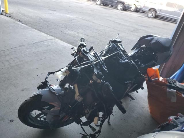 2021 Kawasaki ZX1002 L