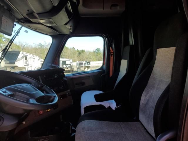 2019 Freightliner Cascadia 126