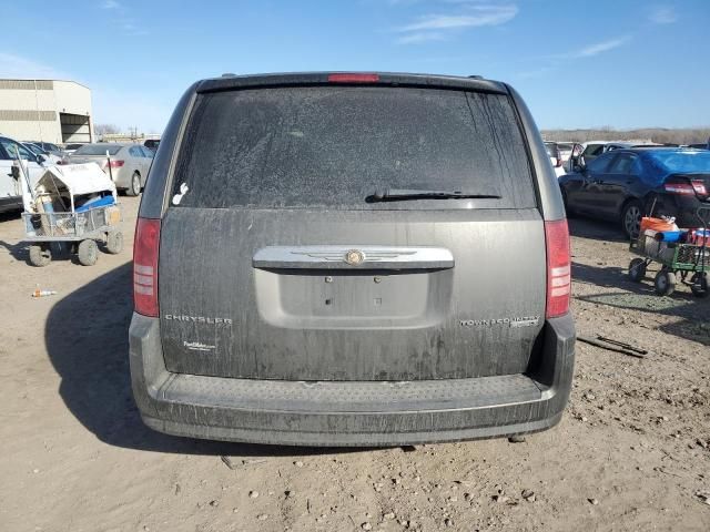 2010 Chrysler Town & Country LX