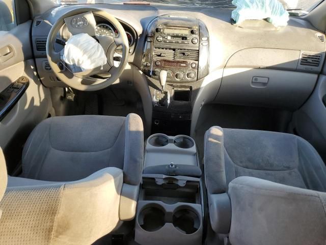 2004 Toyota Sienna CE