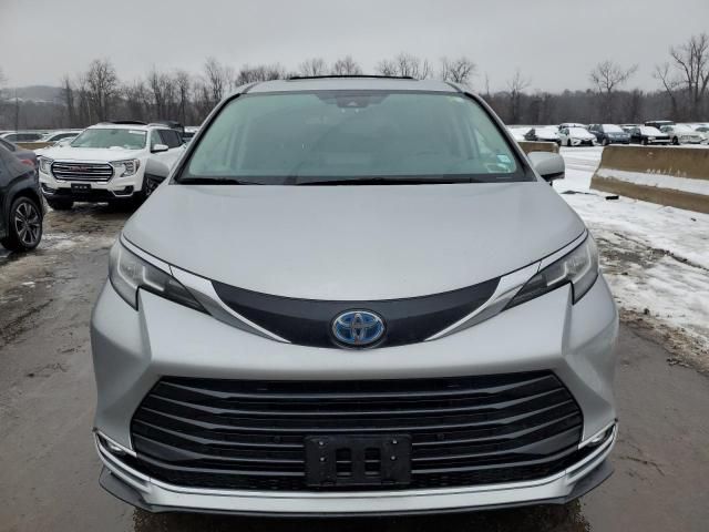 2022 Toyota Sienna XLE