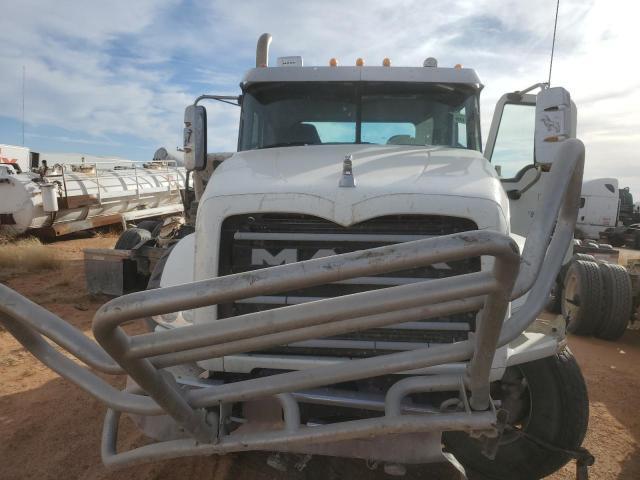 2020 Mack GR64BT Semi Truck