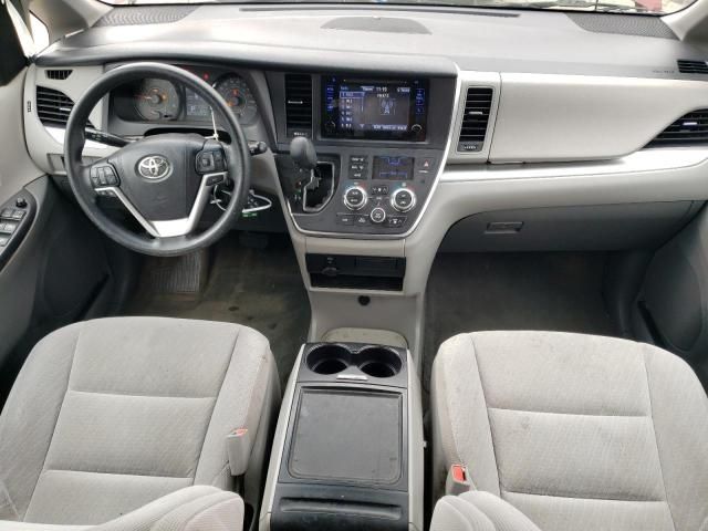 2017 Toyota Sienna LE