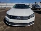 2016 Volkswagen Passat SE