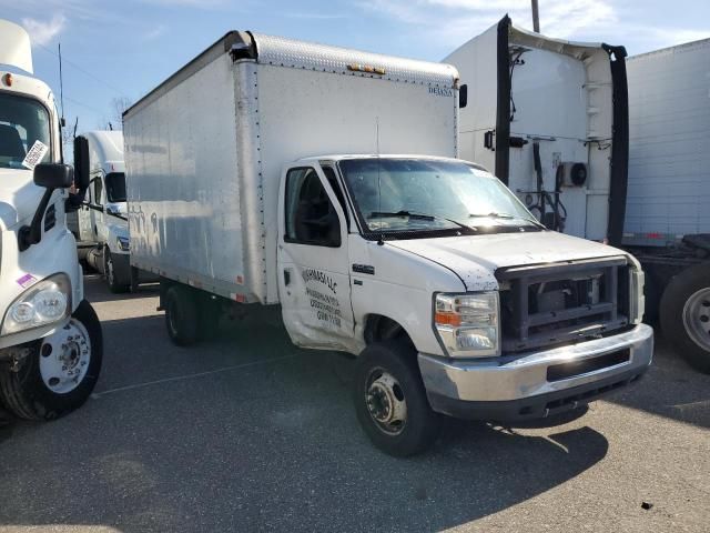 2015 Ford Econoline E350 Super Duty Cutaway Van