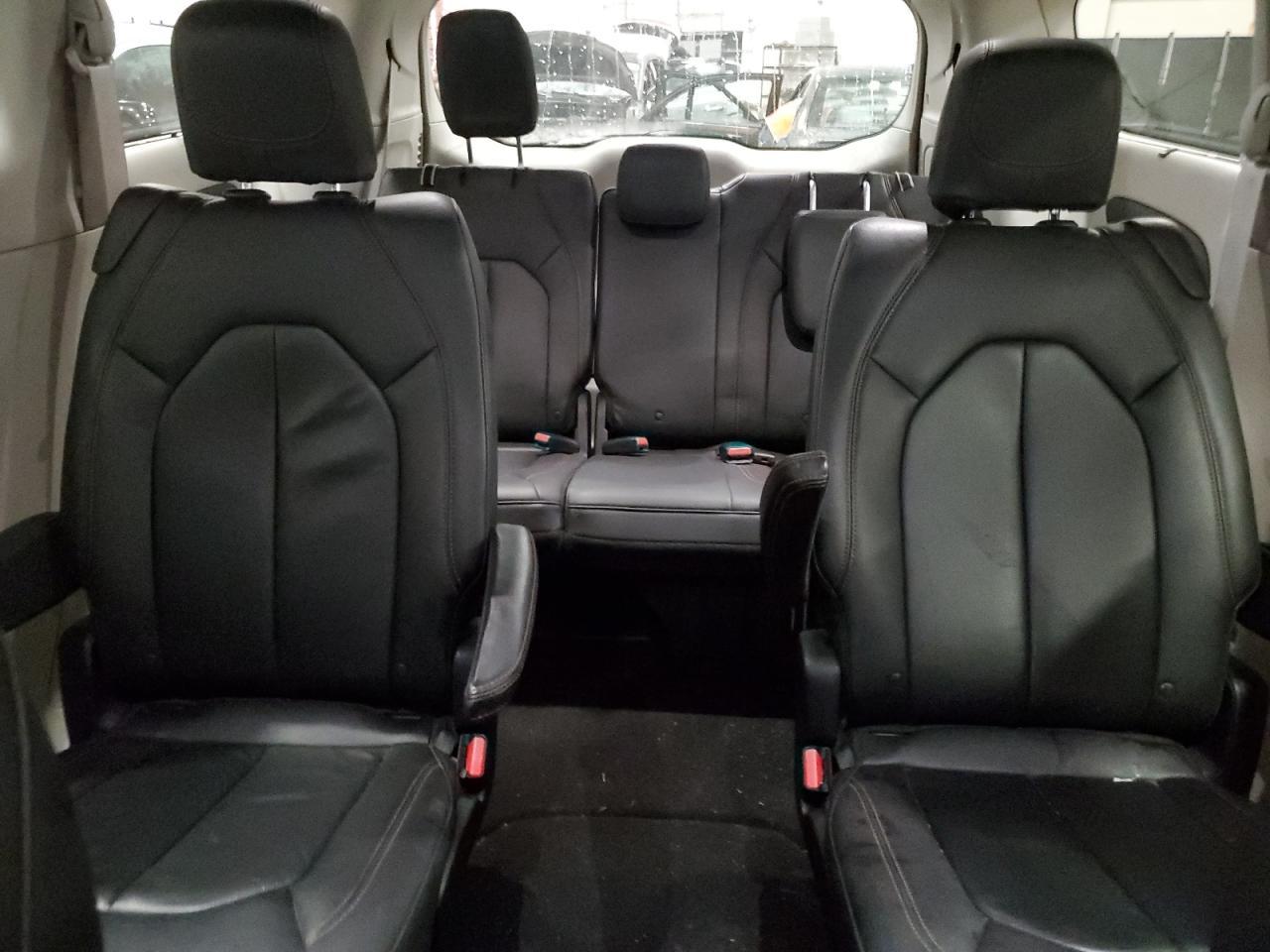 2017 Chrysler Pacifica Touring l