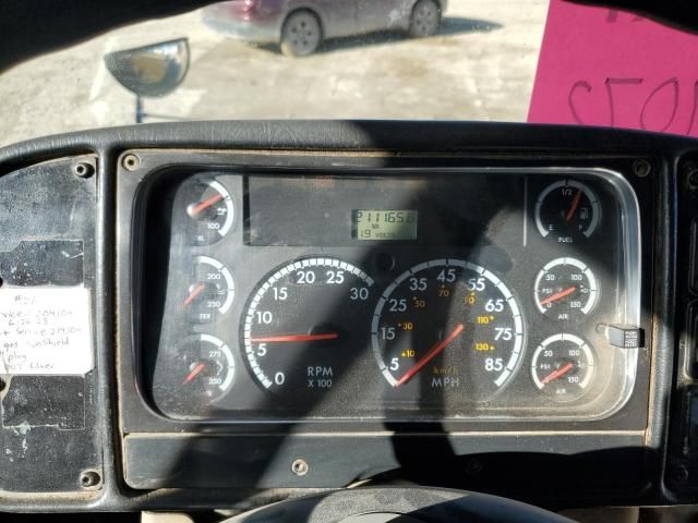 2004 Freightliner Chassis FS65