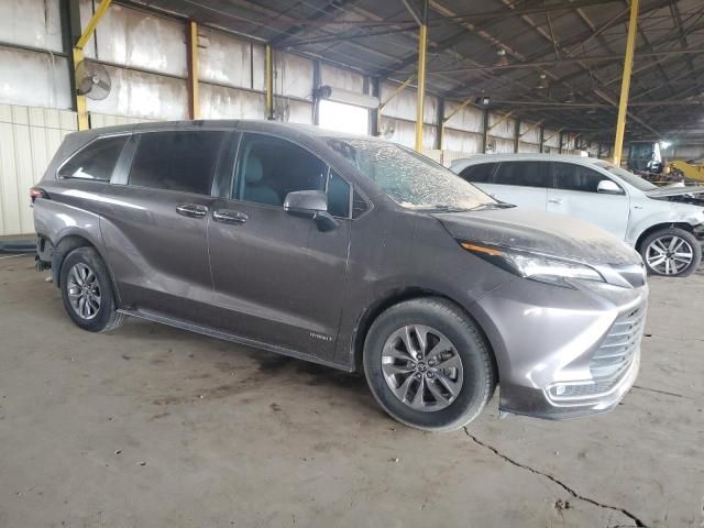 2021 Toyota Sienna XLE