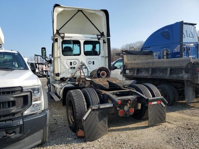 2018 Freightliner Cascadia 113