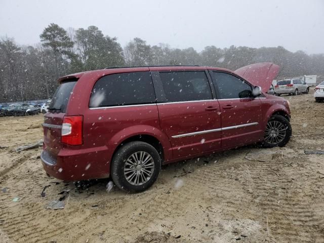 2013 Chrysler Town & Country Touring L