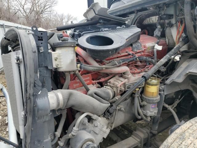 2022 International LT625