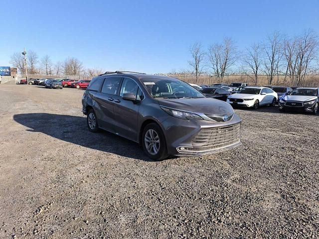 2024 Toyota Sienna XLE