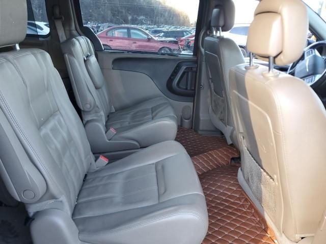 2012 Chrysler Town & Country Touring L