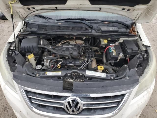 2010 Volkswagen Routan SE