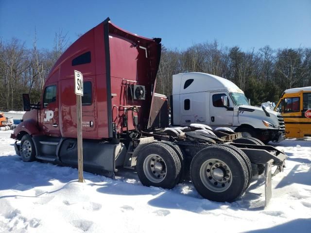 2020 Kenworth Construction T680