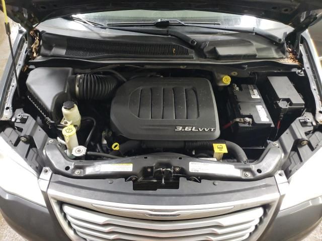 2011 Chrysler Town & Country Touring L