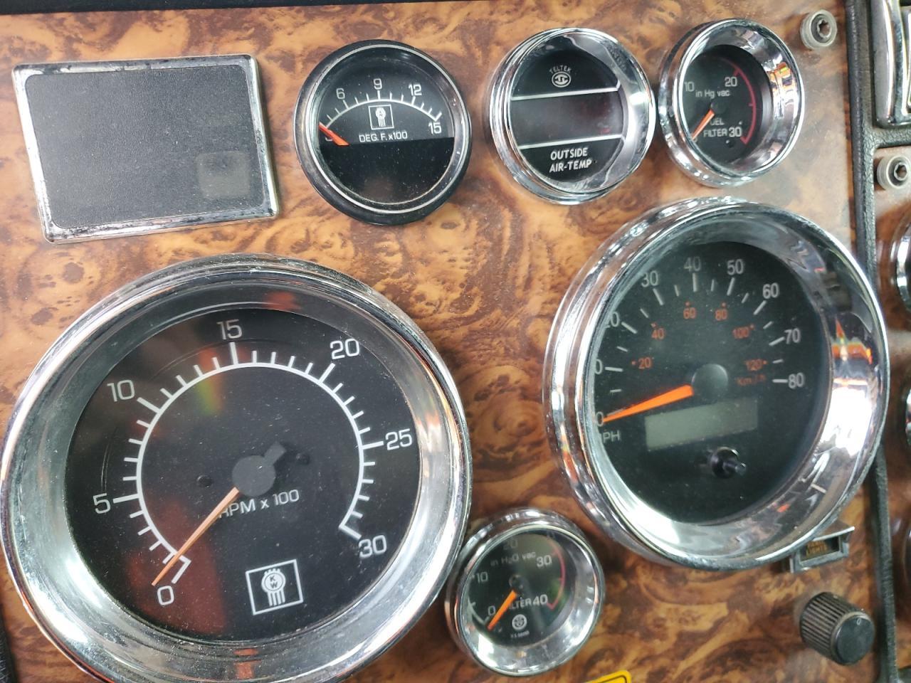 2000 Kenworth W900 Semi Truck
