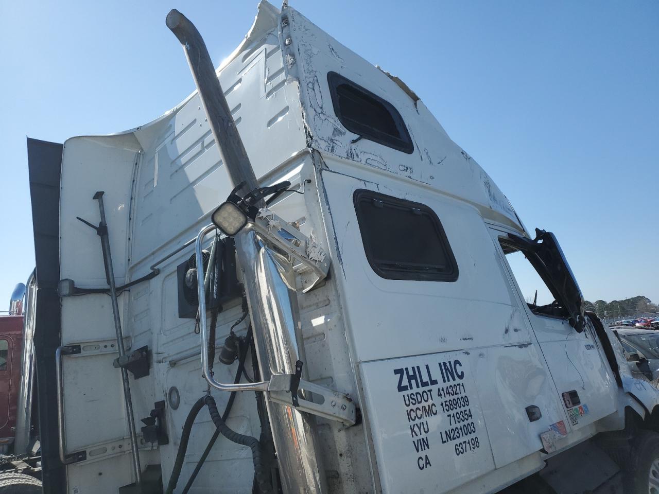 2020 Volv O VN Semi Truck