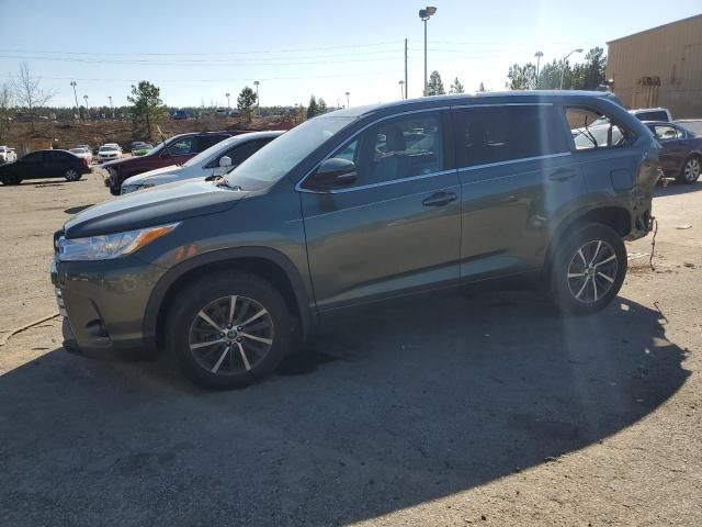 2017 Toyota Highlander SE