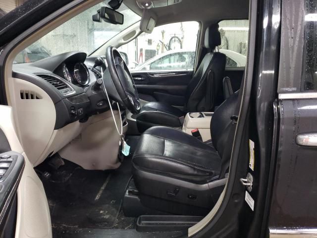 2014 Chrysler Town & Country Touring L
