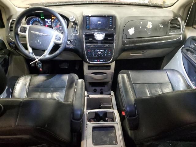 2014 Chrysler Town & Country Touring L