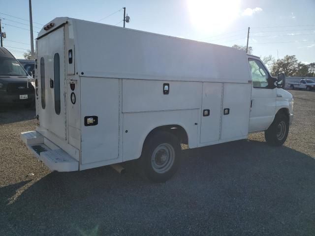 2015 Ford Econoline E350 Super Duty Cutaway Van