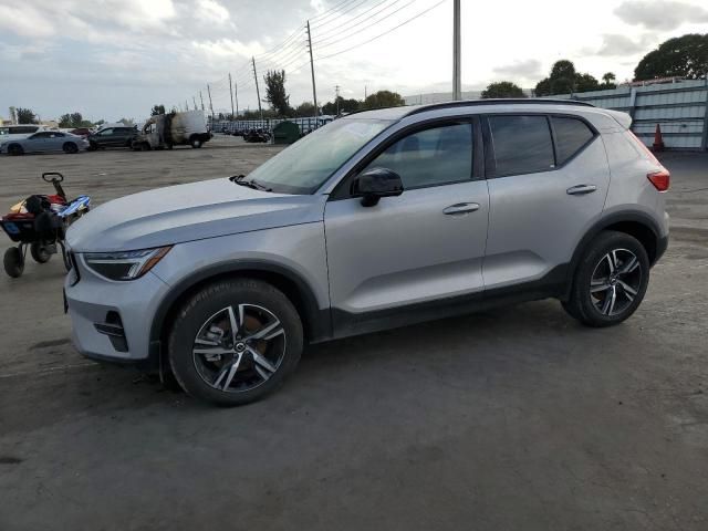 2024 Volvo XC40 Core