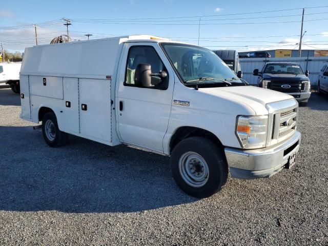 2015 Ford Econoline E350 Super Duty Cutaway Van