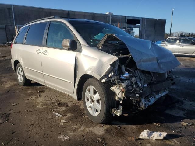 2004 Toyota Sienna XLE